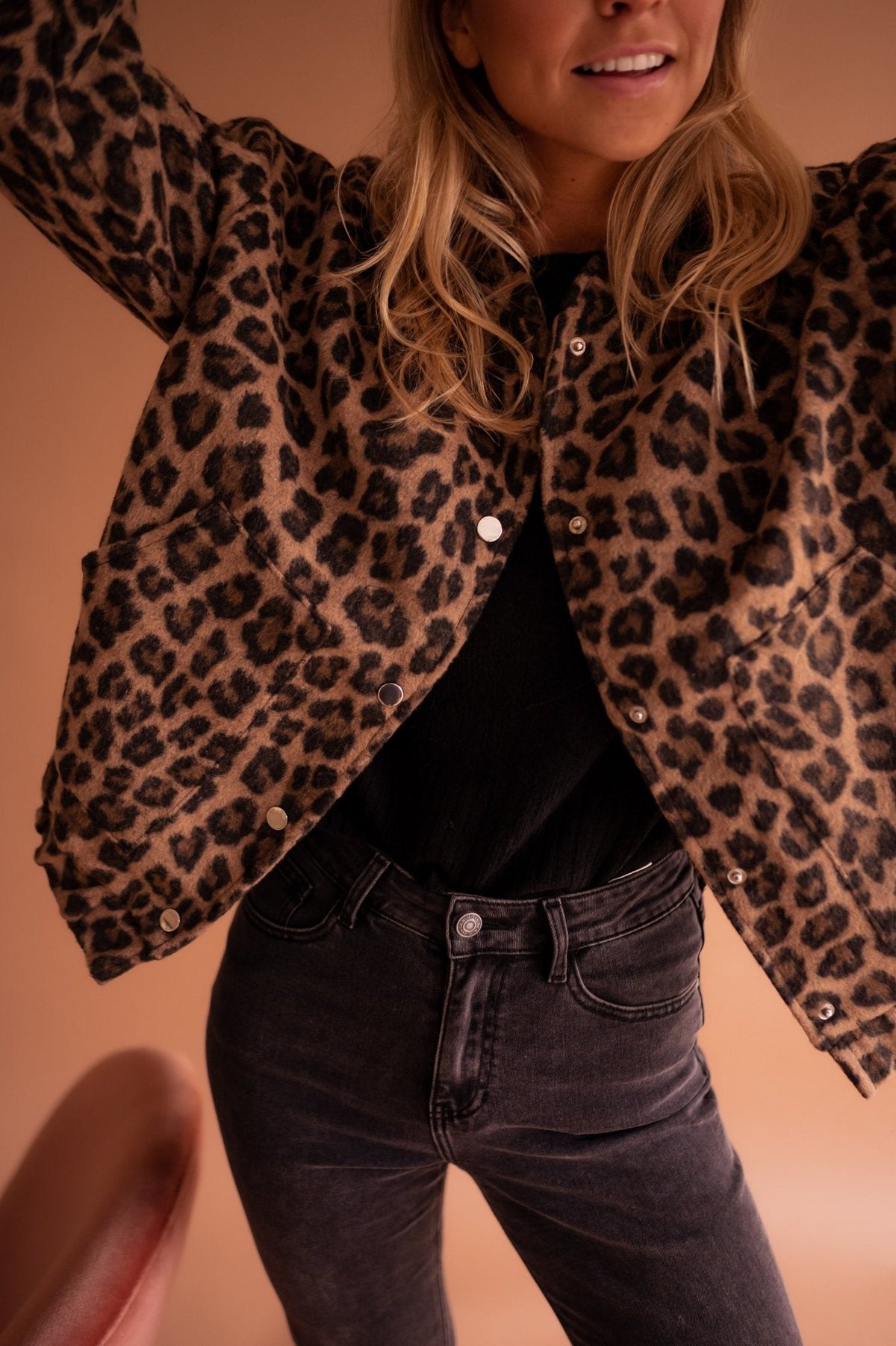 Vera – Giacca Leopardata di Tendenza