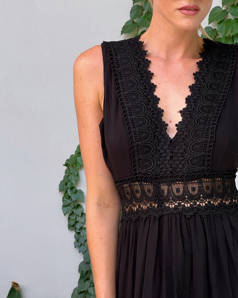 ALYSSA™ | Abito Midi Senza Maniche con Scollo a V e Raffinati Dettagli in Pizzo