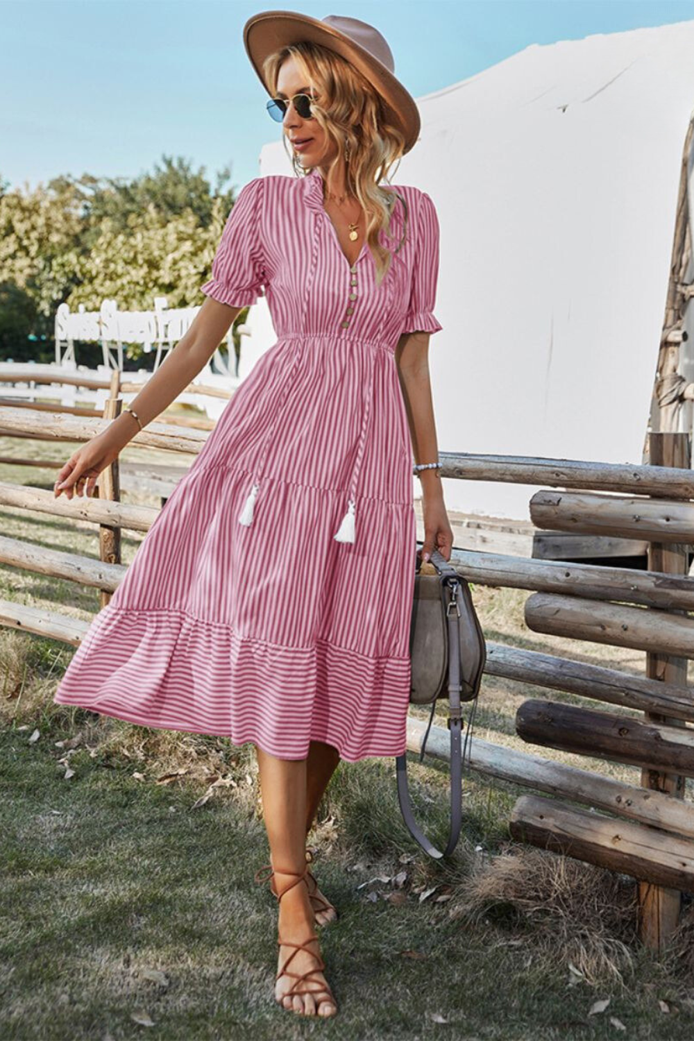 Lucia | Stile Frizzante con Abito Midi a Righe con Frange